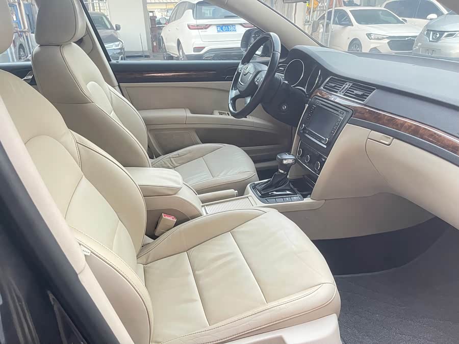 Skoda Superb 2012 immagine di auto #14