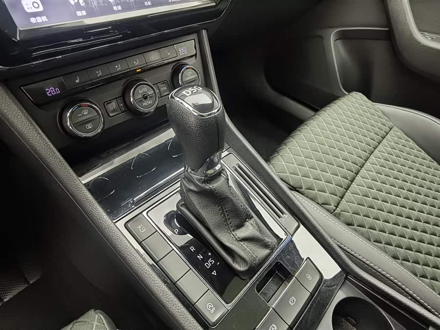 Skoda Superb 2017 car image #14