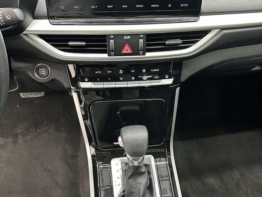 Kia K3 2023 car image #14