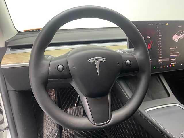 Tesla Model Y 2022 #14 Tesla Model Y 2022 car image #14