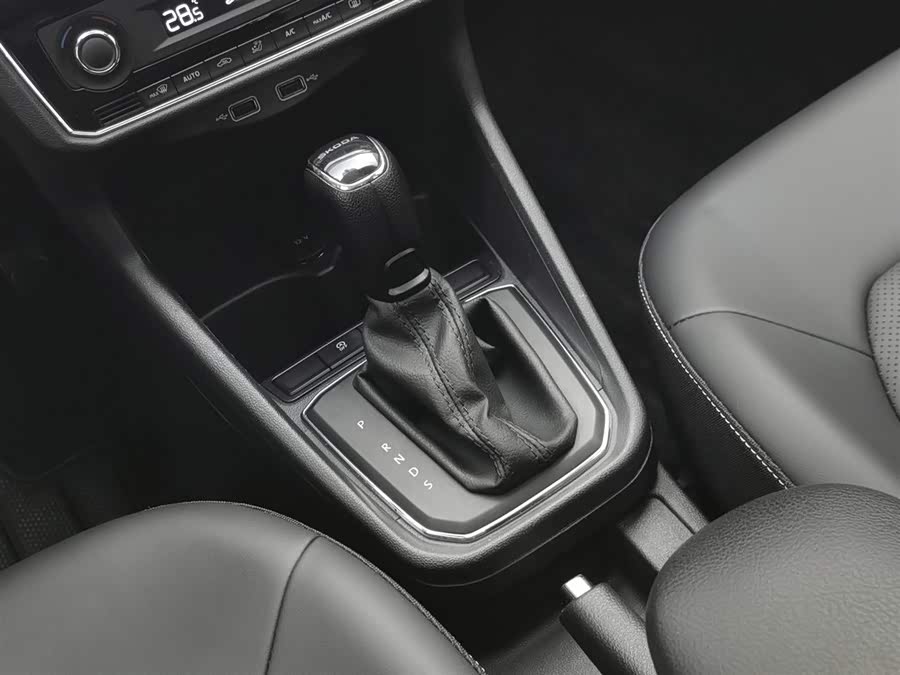 Skoda Rapid 2021 car image #14