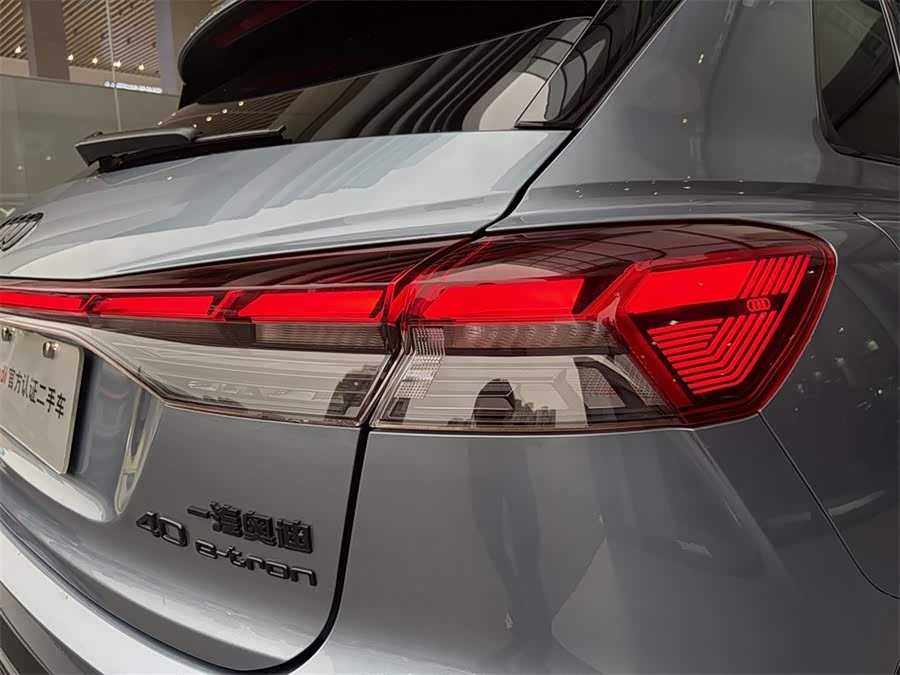 Audi Q4 e-tron 2023 صورة سيارة #14