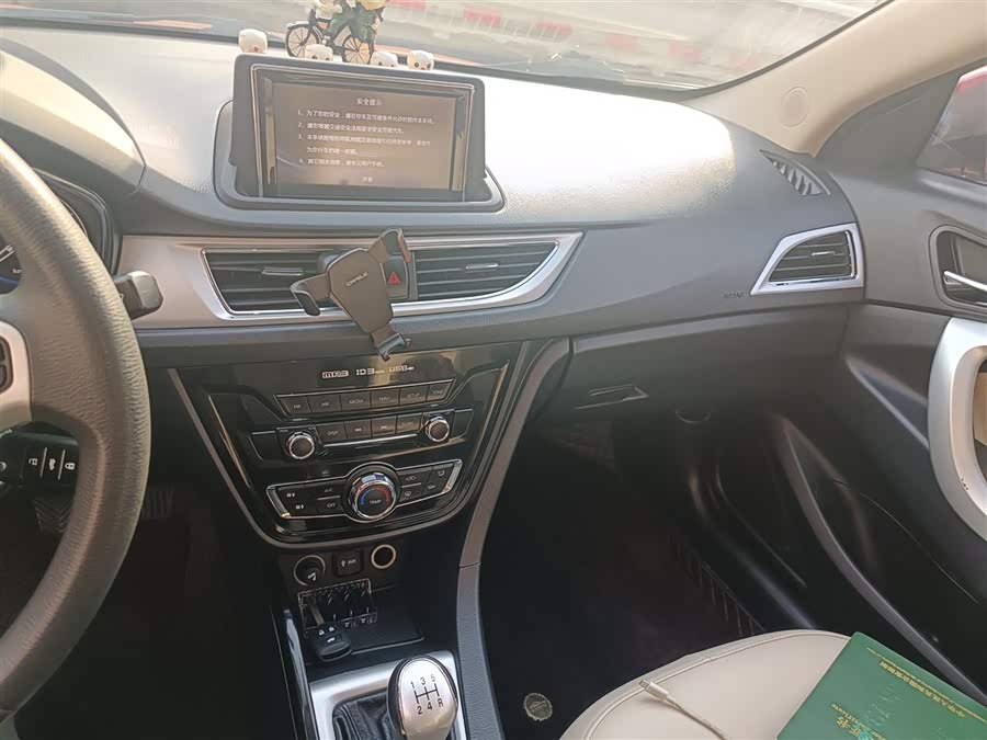 Changan Alsvin V7 2015 car image #14