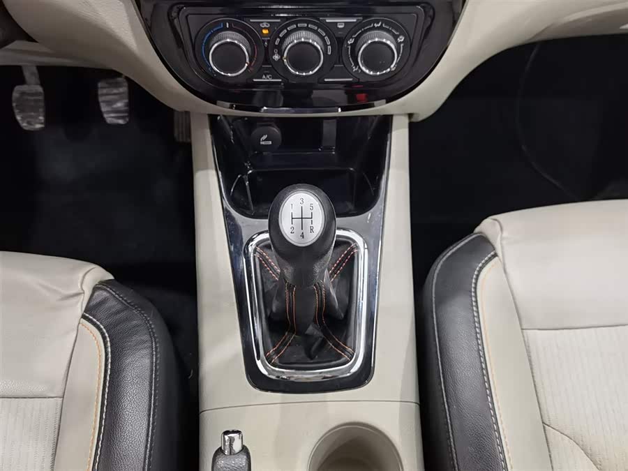 Forthing JOYEAR X3 2016 изображение автомобиля #14