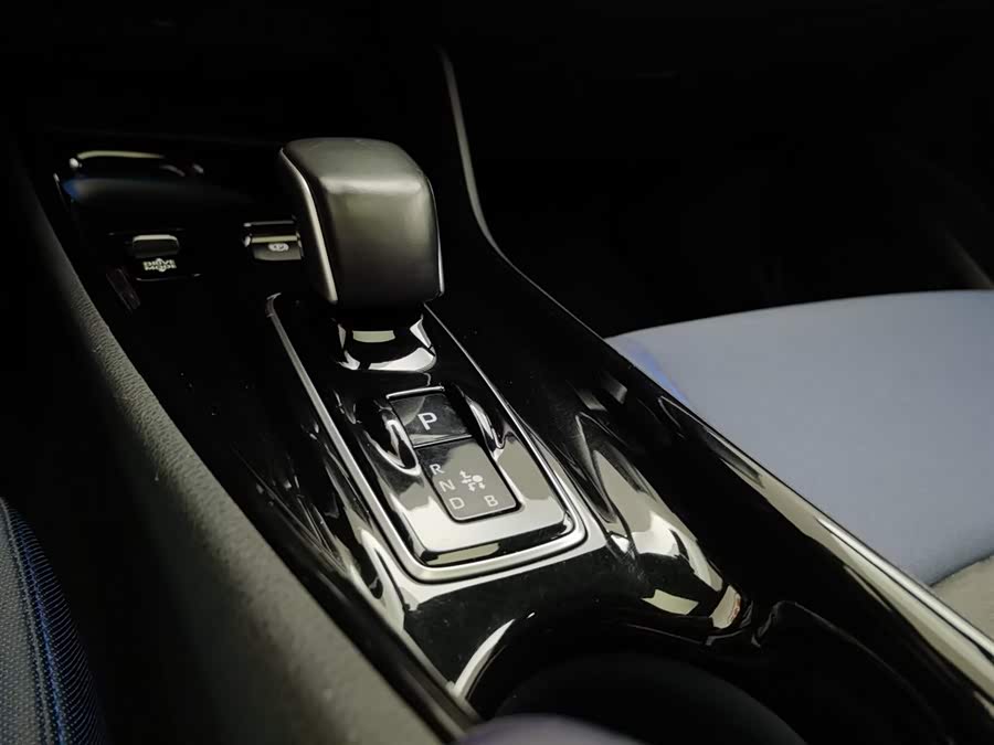 Toyota C-HR EV 2021 immagine di auto #14