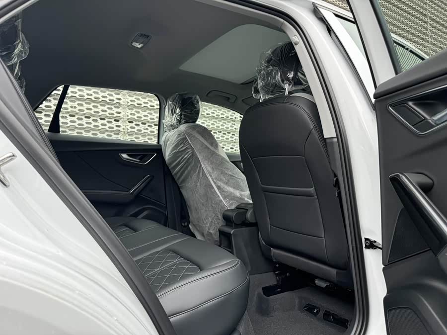 Audi Q2L 2025 car image #14