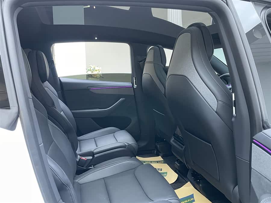 特斯拉 Model Y L 2025 汽车图片 #14