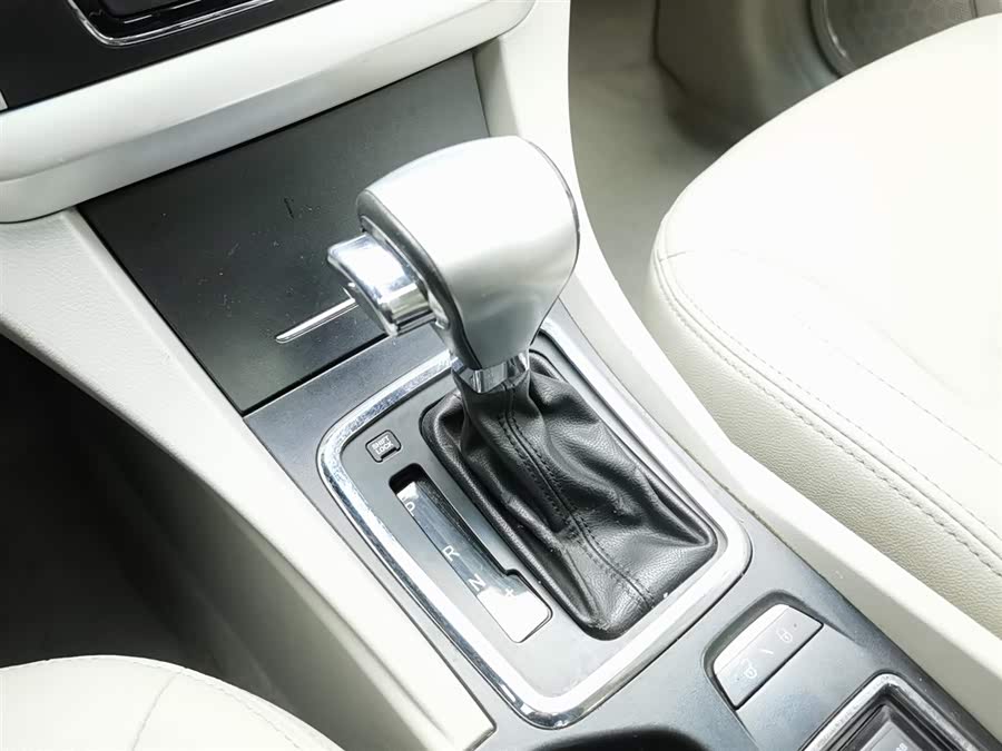 GEELY Emgrand 2015 immagine di auto #14