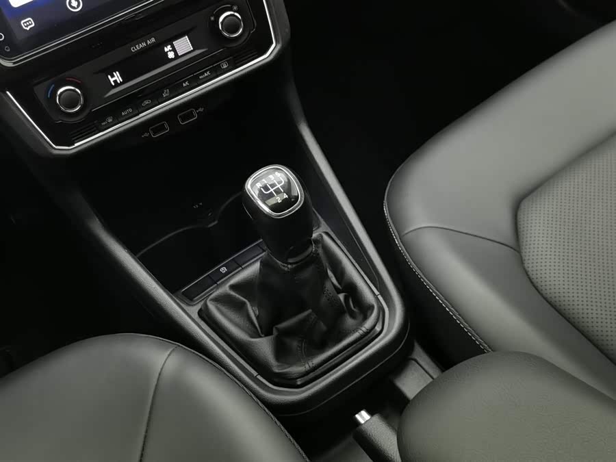 Skoda Rapid 2021 car image #14