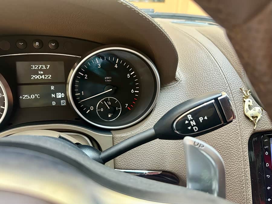 Mercedes-Benz GL Class 2009 car image #14