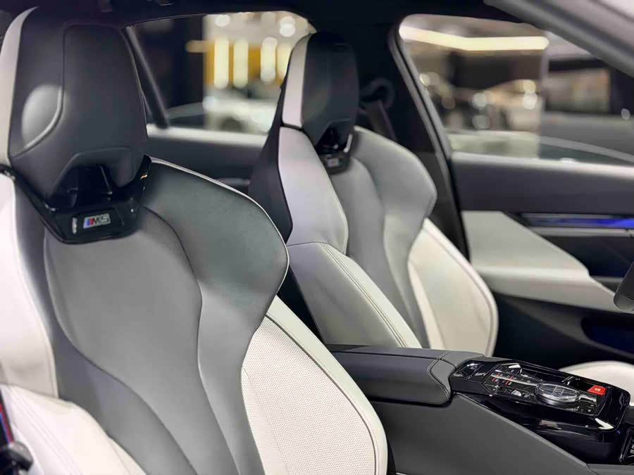 BMW M5 New Energy 2025 #14 BMW M5 New Energy 2025 car image #14