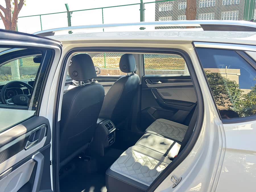 Volkswagen Tayron 2023 immagine di auto #14