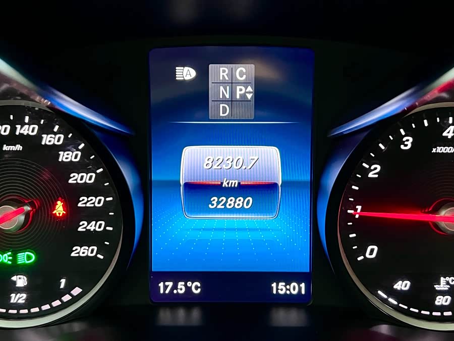 Mercedes-Benz V Class 2023 immagine di auto #14