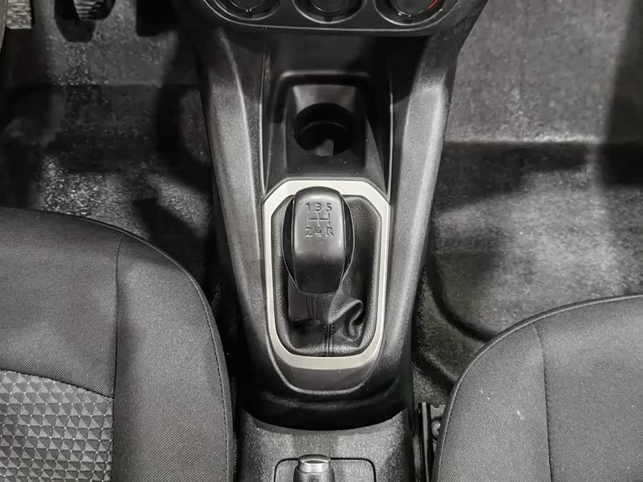 Peugeot 301 2016 صورة سيارة #14