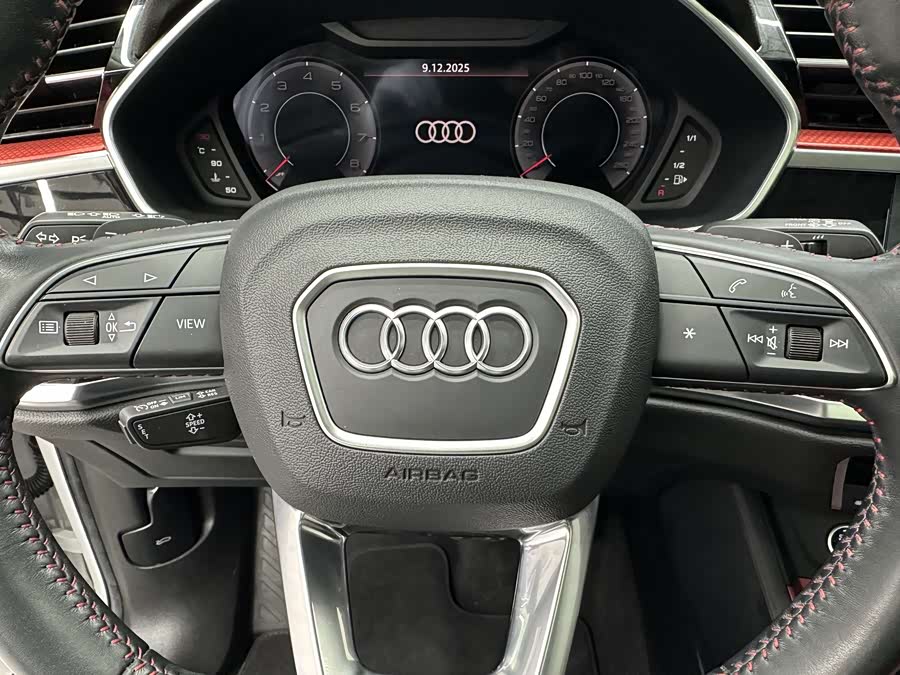 Audi Q3 2021 car image #14