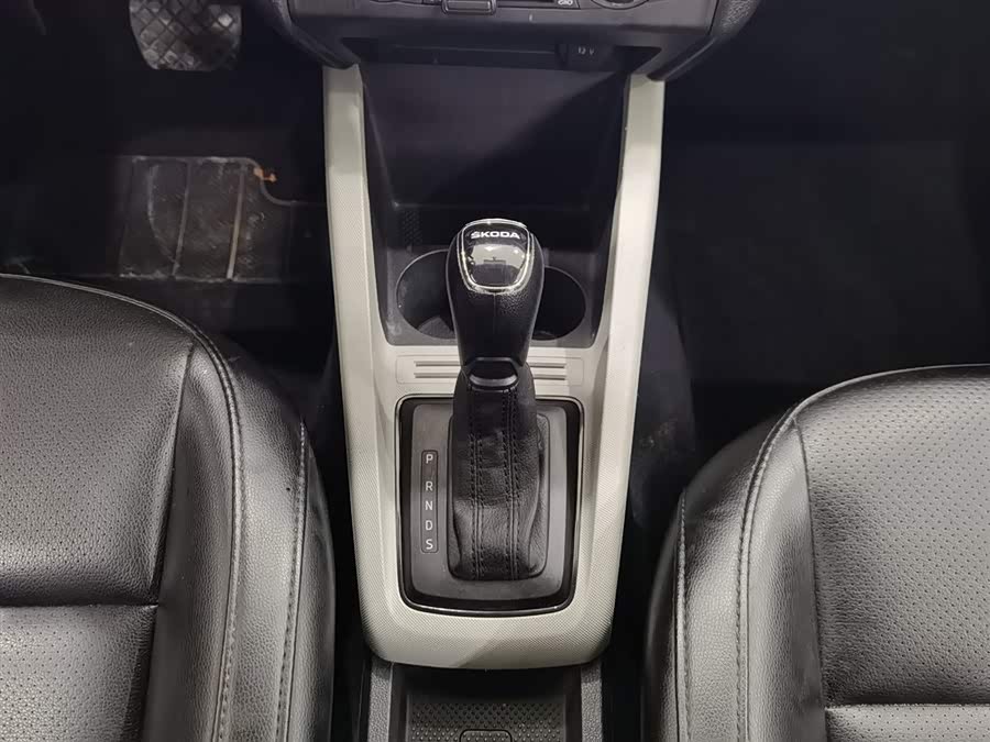 Skoda Fabia 2015 car image #14