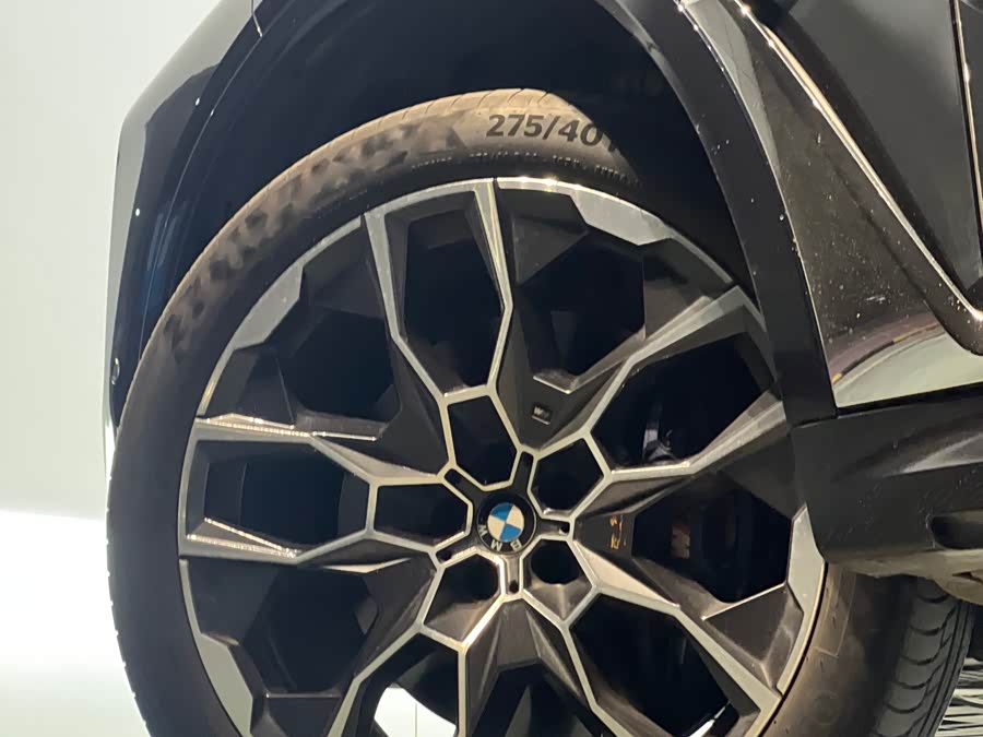 BMW X7 2024 car image #14