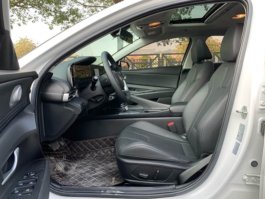 Hyundai Elantra 2022 car image #14