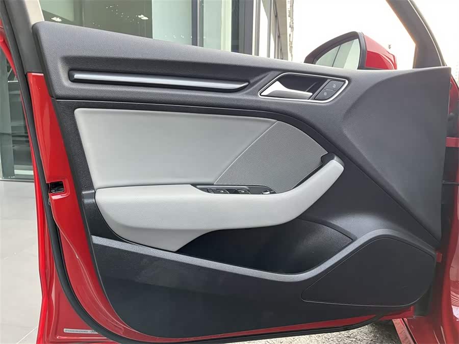 Audi A3 2019 car image #14