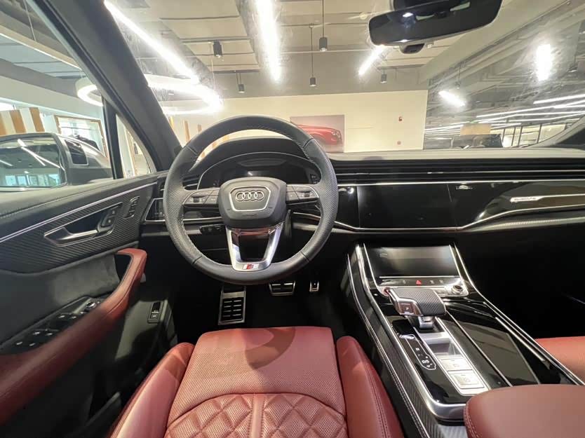 Audi SQ7 2024 car image #14