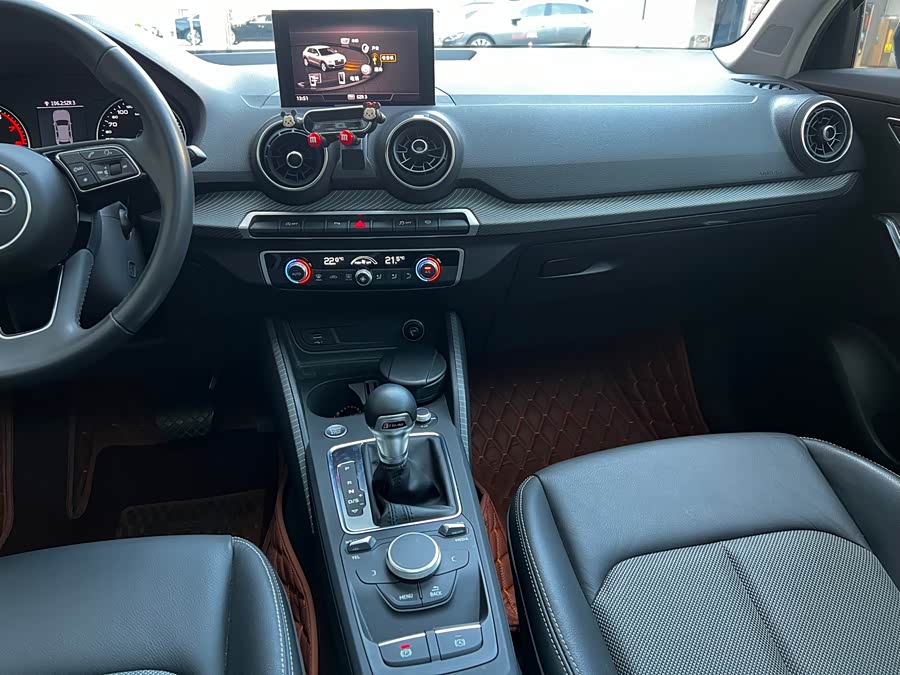 Audi Q2L 2021 car image #14