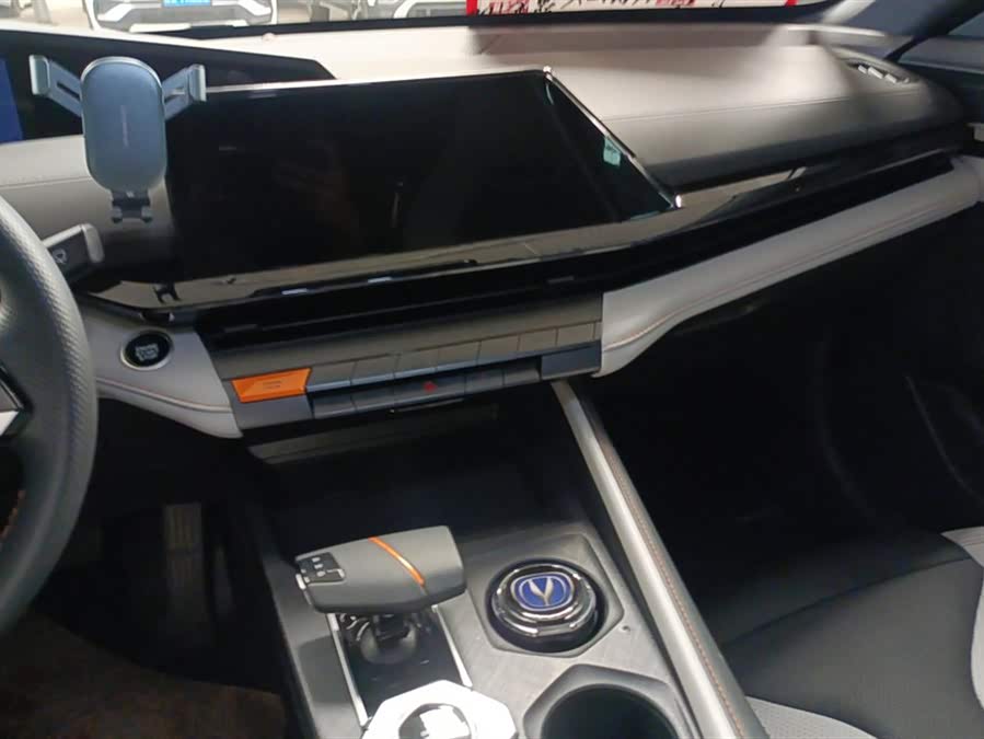 Changan UNI-V iDD 2024 car image #14