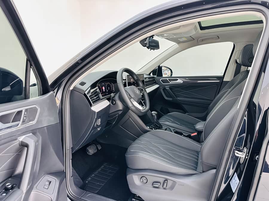 Volkswagen Tiguan L 2021 car image #14