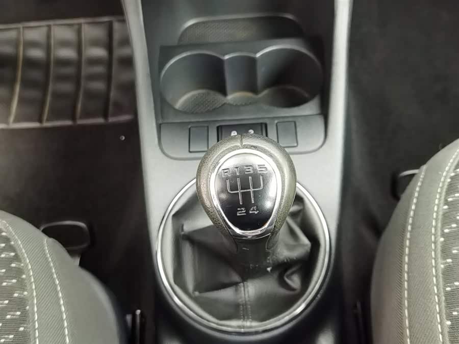 Skoda Fabia 2014 изображение автомобиля #14