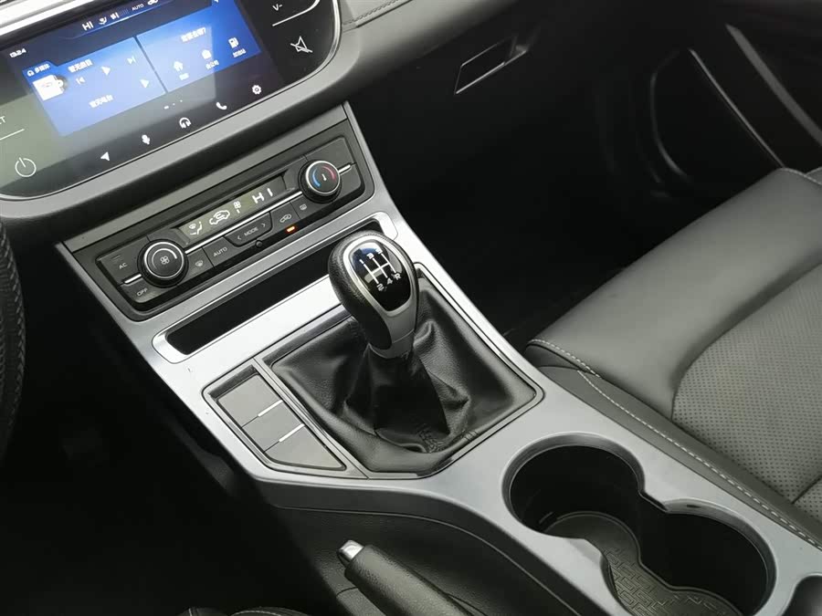 GEELY Emgrand 2018 car image #14