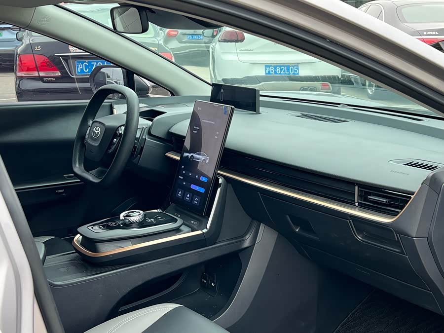 Toyota bZ3 2023 immagine di auto #14