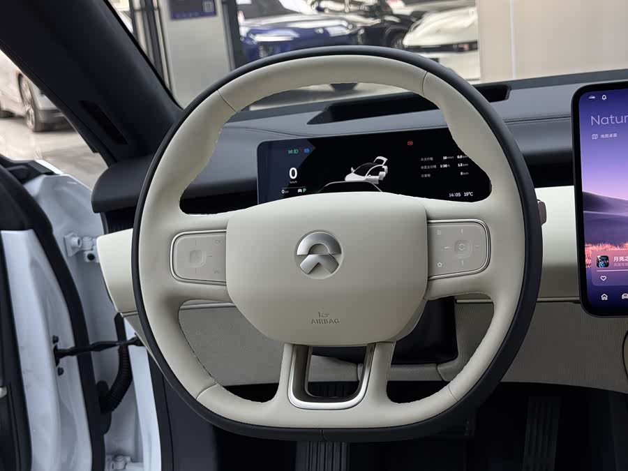NIO ET5 car image #14