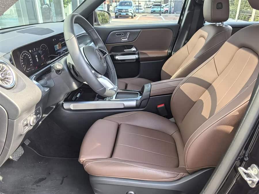 Mercedes-Benz GLB Class 2025 immagine di auto #14