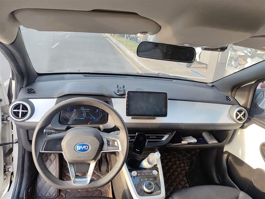 BYD e1 2019 car image #14