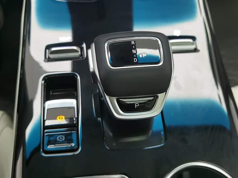 Forthing V9 2025 car image #14