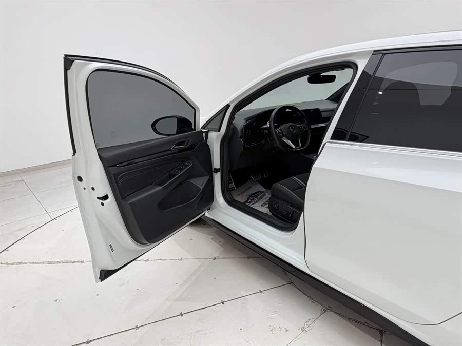 Volkswagen Golf 2022 car image #14