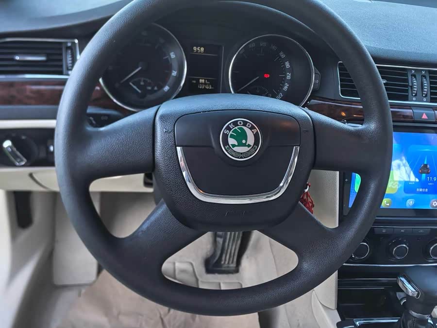 Skoda Superb 2014 immagine di auto #14