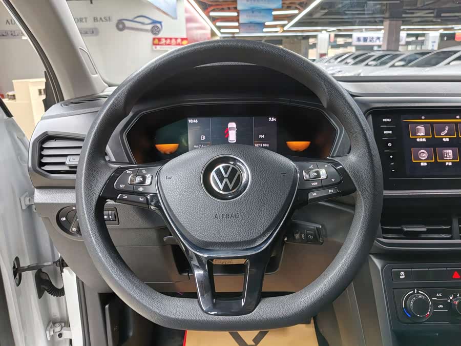 Volkswagen T-Cross 2023 car image #14