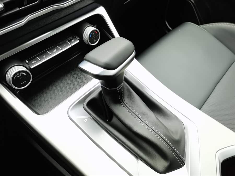 GEELY Coolray 2025 car image #14