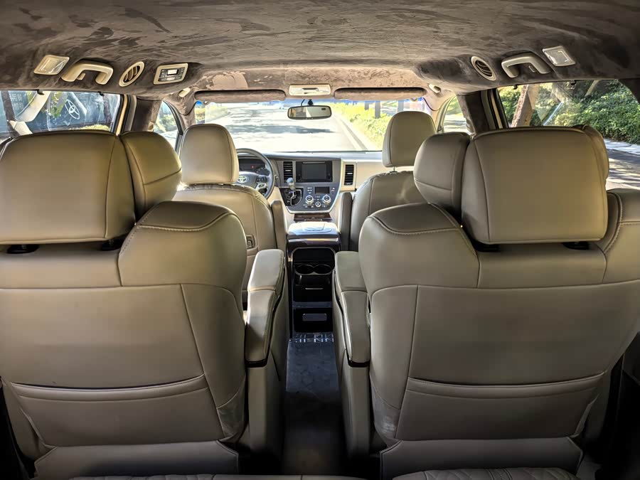 Toyota SIENNA 2015 car image #14