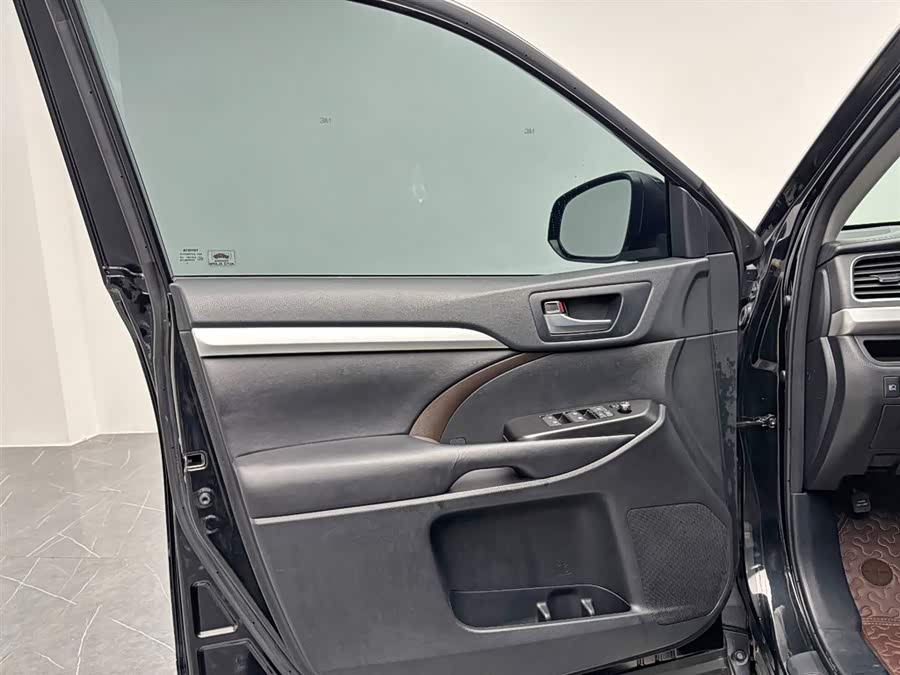 Toyota Highlander 2018 car image #14