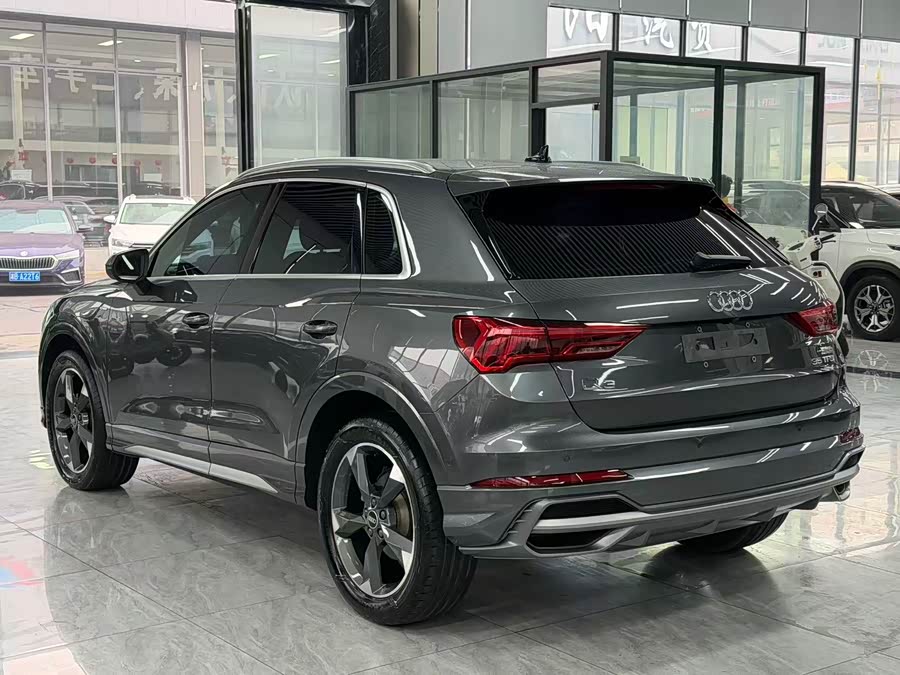 Audi Q3 2022 car image #14