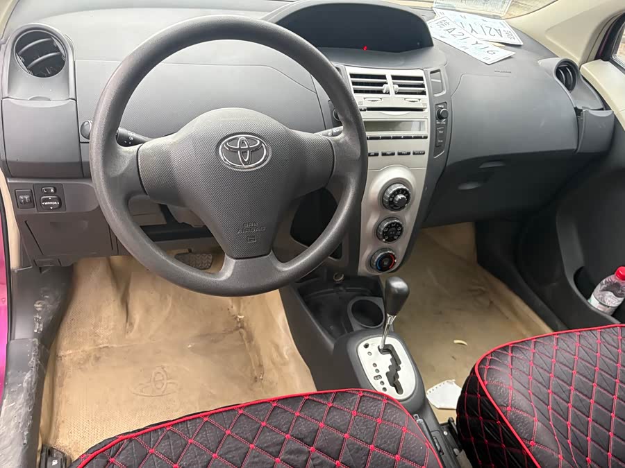 Toyota Yaris 2010 car image #14