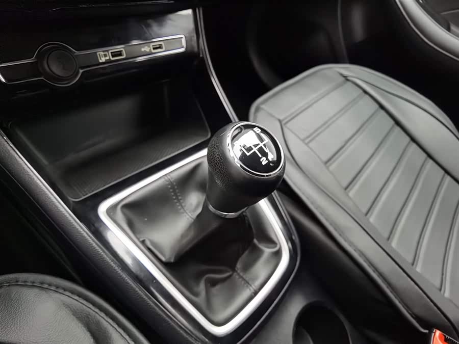 Roewe i5 2020 car image #14