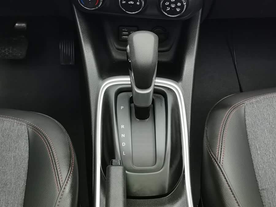 Chevrolet Tracker 2020 immagine di auto #14