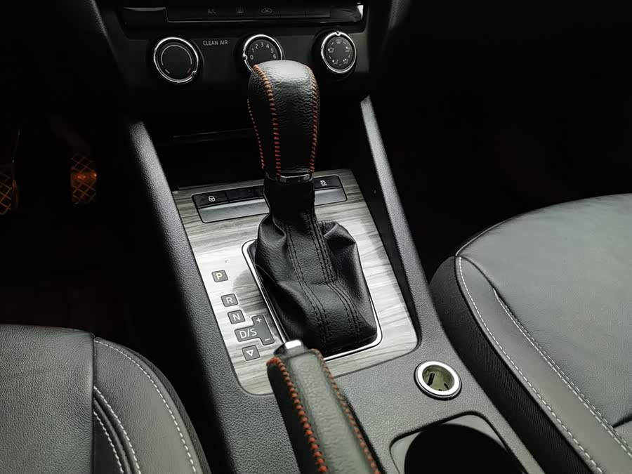 Skoda Octavia 2016 car image #14