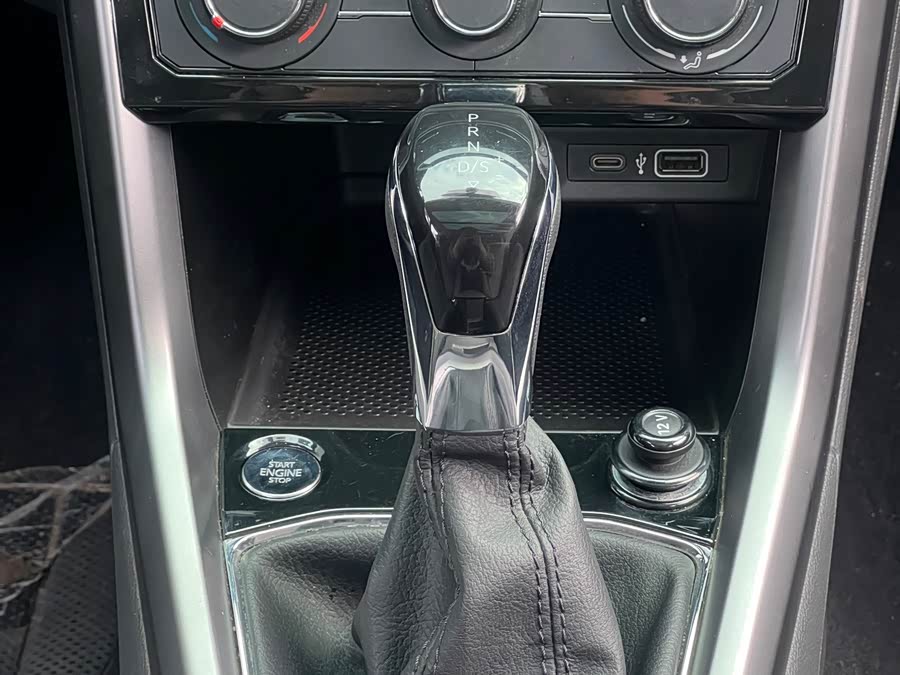 Volkswagen T-Cross 2023 car image #14