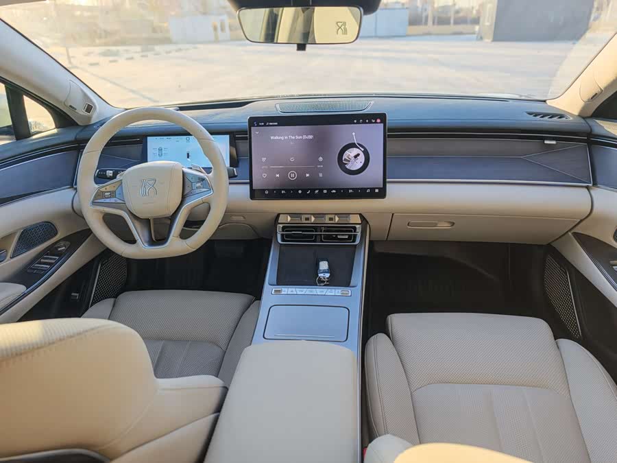 BYD HanL 2025 car image #14