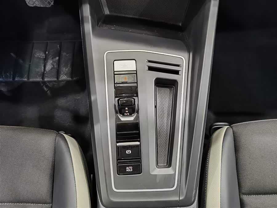 Volkswagen Golf 2021 car image #14