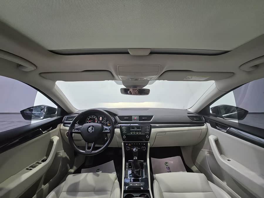 Skoda Superb 2016 car image #14