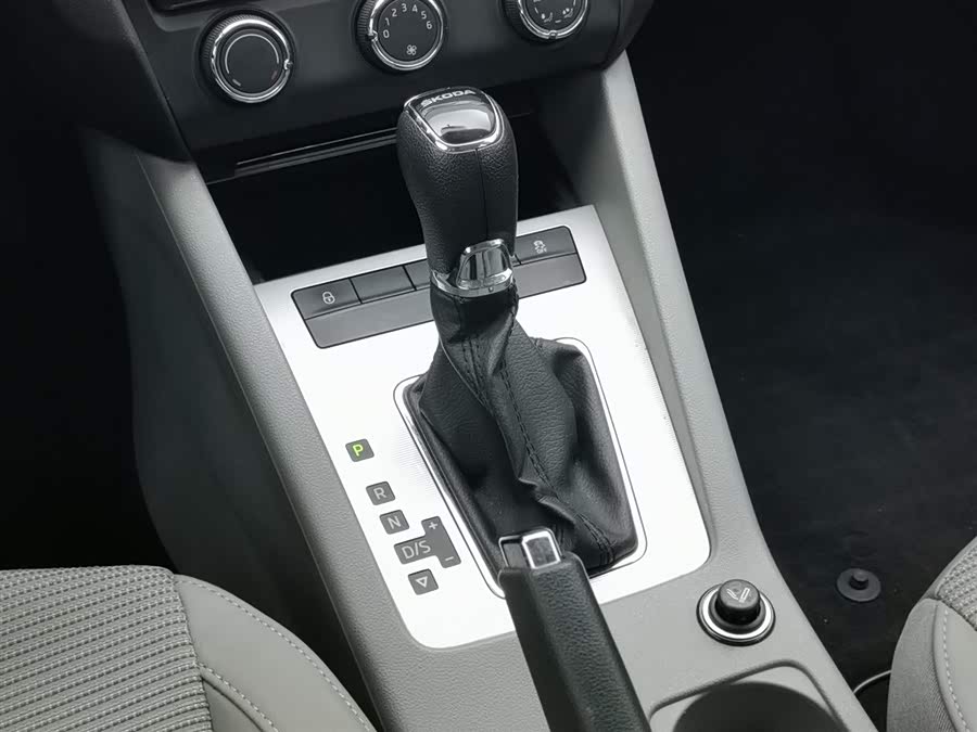 Skoda Octavia 2014 car image #14